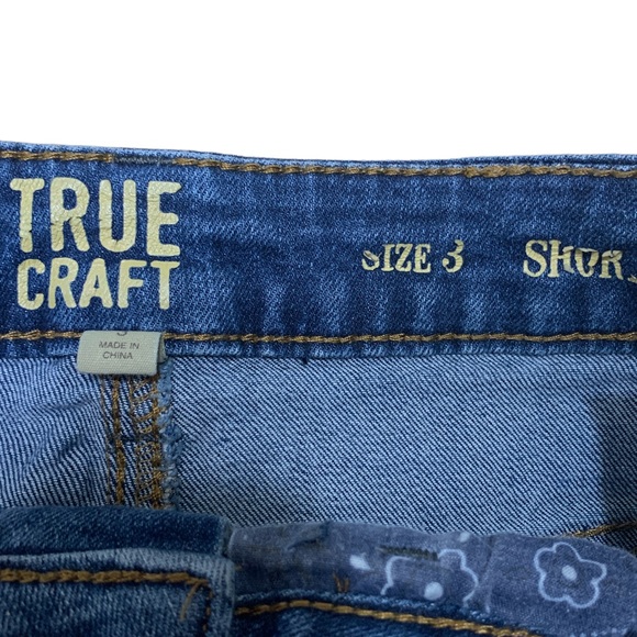 True Craft Cut off Shorts Raw Hem Mid-Rise Medium Blue Wash Distressed Denim - Picture 6 of 8